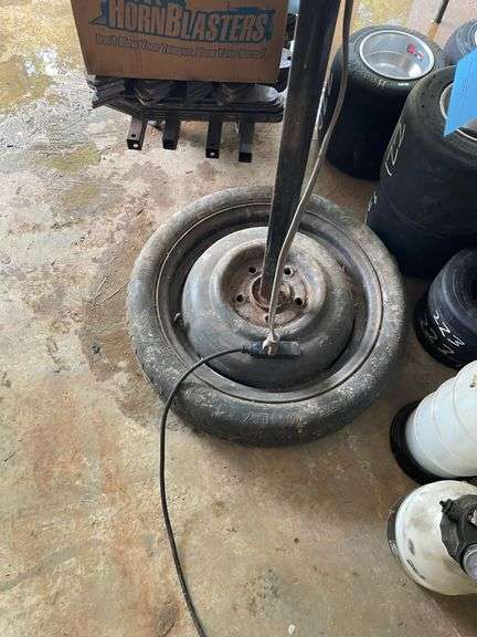 TALL SHOP LIGHT --WORKING
