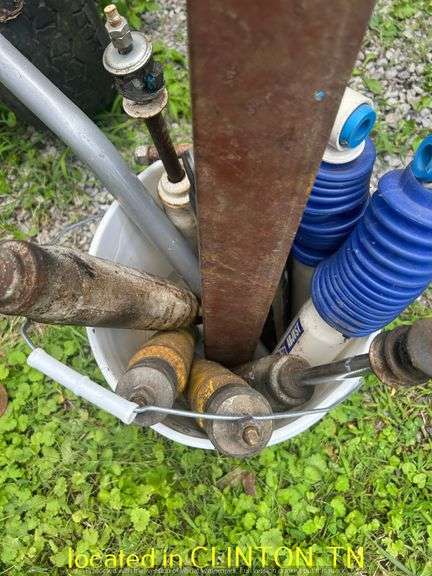 (2) VAVLE COVERS POWERED BY FORD/SHOCKS