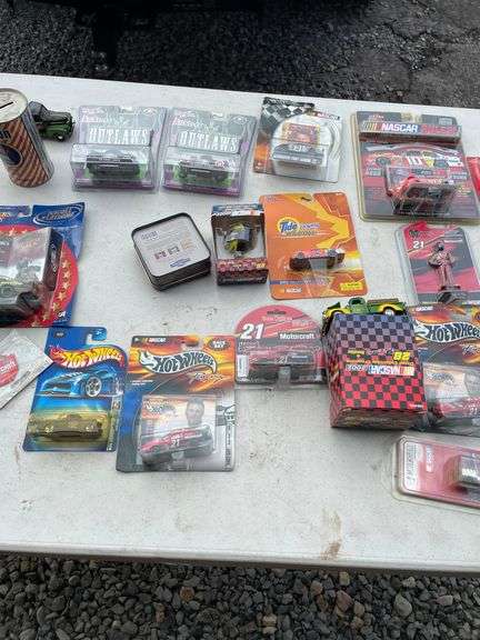 SMALL DIECAST/NASCAR COLLECTIBLES