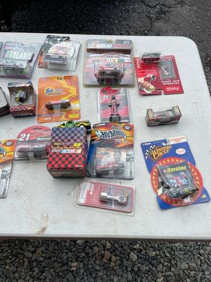SMALL DIECAST/NASCAR COLLECTIBLES