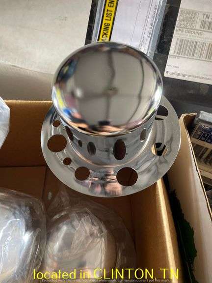 UNIVERSAL CHROME CENTER CAPS