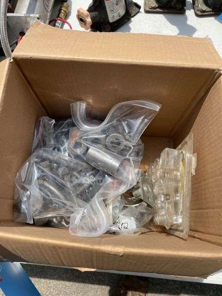 BOX OF FASTENERS/3 CAR JACKS/2 VAC PUMPS/JUGNUTS/SPARKPLUGS