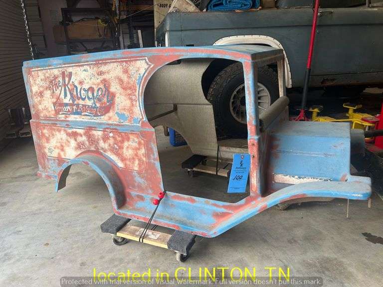 FIBERGLASS PANEL WAGON BODY