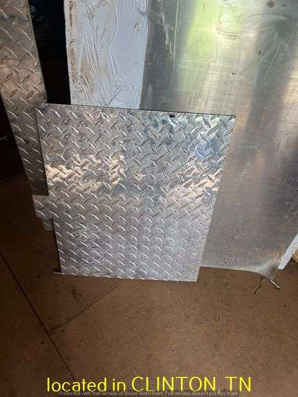 (2) 25.5"X60" STAINLESS STEEL SHEET METAL WITH MISC ALUMINUM TREAD PLATE PIECES