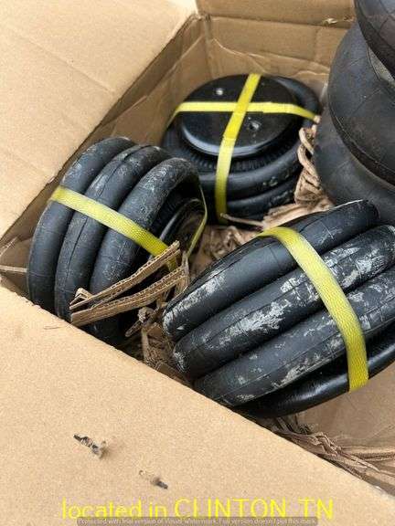 (4) AIRMAX 1/2" NPT PORT AIRBAGS-NEVER INSTALLED