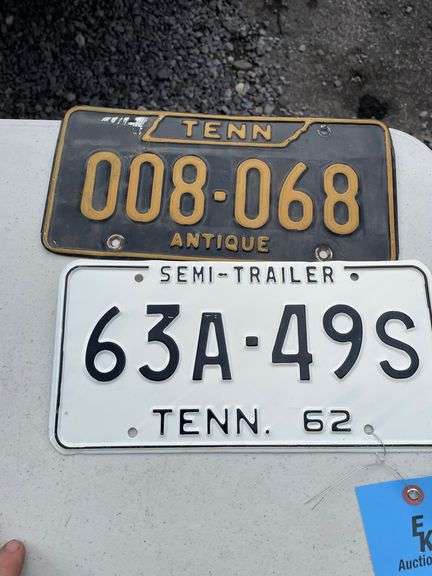 (2) TN ANTIQUE & SEMI TRAILER LICENSE PLATES