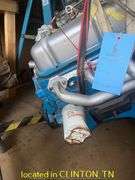 V8 FORD ENDINE WITH HOLLEY CARBURATOR ELDEBROCK HEAD ON STAND-OPERATION UNKNOWN