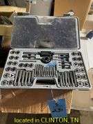 TAP & DIE SET IN CASE