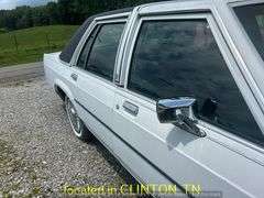 1989  FORD  Crown Victoria-NON RUNNER