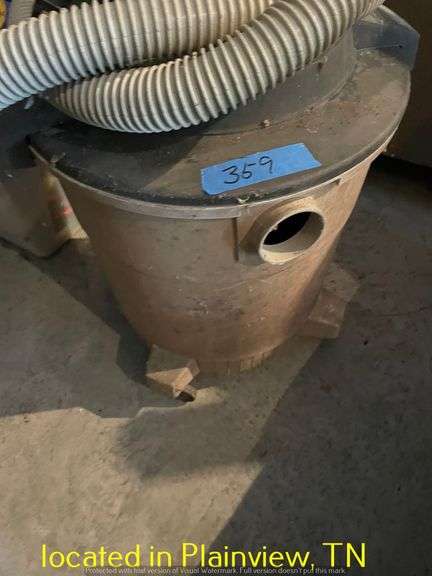 CRAFTSMAN 8GAL WET DRY VAC--PLUGGED IN AND POWERED ON