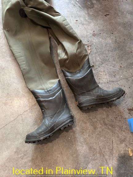 SIZE 9 CROWLINE CHEST WADERS