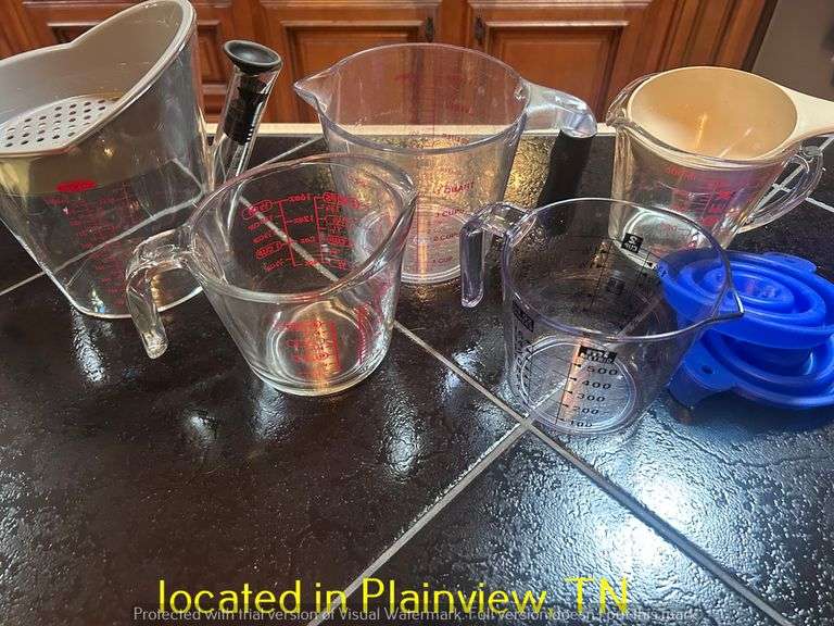 MEASURING CUPS AND UTENSILS