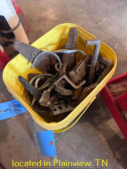 BUCKET OF NEW & USED DOOR HINGES
