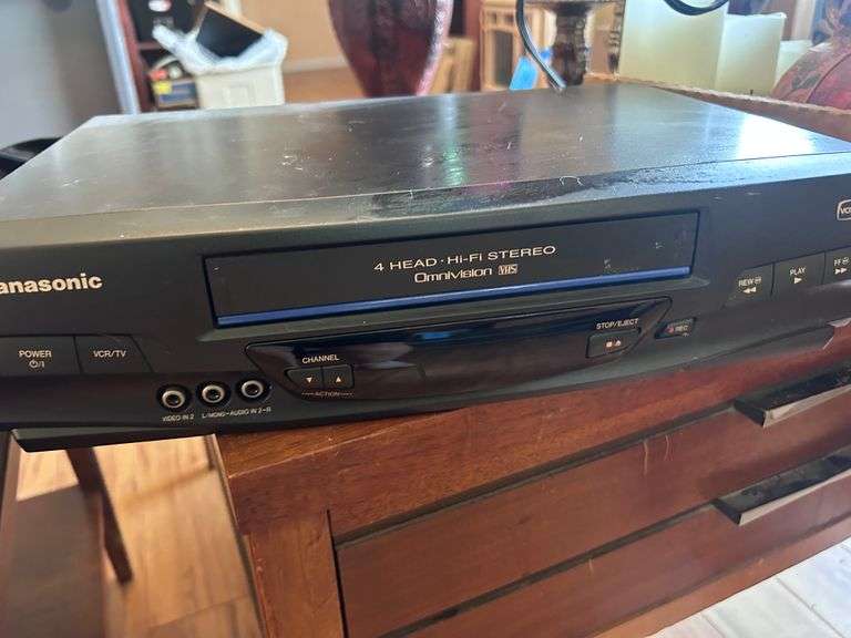 PANASONIC VCR PLAYER WITH REMOTE