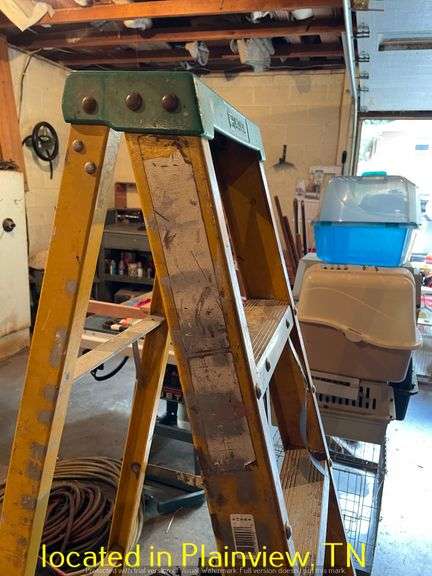 6' STEP LADDER