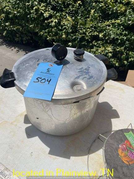 PRESTO 16QT PRESSURE COOKER WITH STAND AND JARS