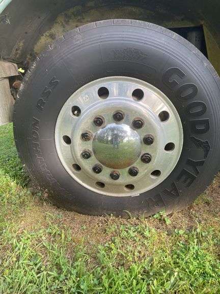 1975 PETERBILT 359-NON RUNNER