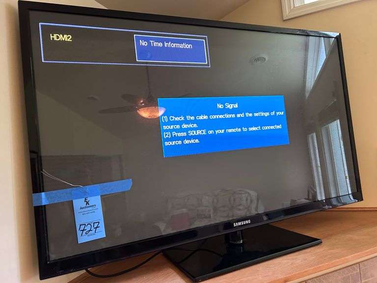 SAMSUNG TV 54.5X33 WITH REMOTE