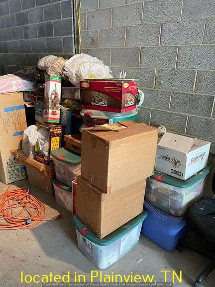 LARGE LOT OF HOME DÉCOR-MOSTLY CHRISTMAS