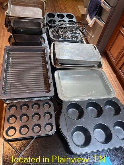 POTS/PANS/LIDS/BAKING SHEETSW/WIRE RACKS/MUFFIN PANS/PIZZA PANS