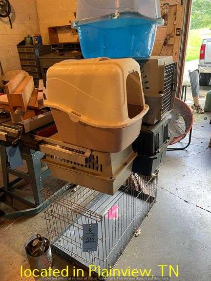METAL ANIMAL KENNEL/(3) PLASTIC ANIMAL CARRIERS/(2) LITTER BOXES
