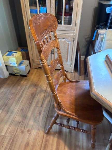 48X36X29 KITCHEN TABLE WITH 12" LEAF & (4) ROLLING CHAIRS AND BAG OF ASSORTED PLASTIC AND FABRIC TAB
