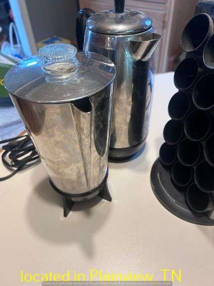 KEURING/K POD HOLDER/JAMILTON BEACH CUSTOM GRINDER/2 ELEC CARAFES-NOT TESTED