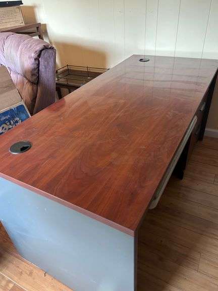 OFFICE DESK 66X29.5X30 AND CHAIR