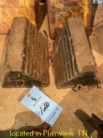 QTY (2) RUBBER & QTY (2) METAL WHEEL BLOCKS/CHOCKS