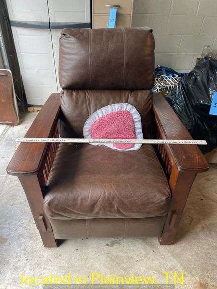 UPHOLSTERED CHAIR WITH WOODEN ARMS