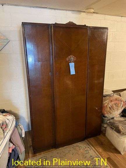 48X73X22 ARMOIRE WITH KEY