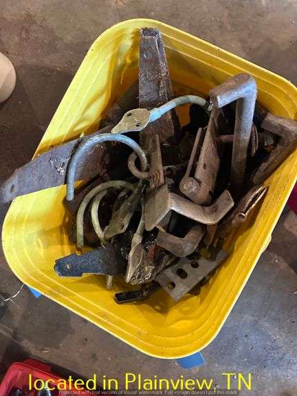 BUCKET OF NEW & USED DOOR HINGES