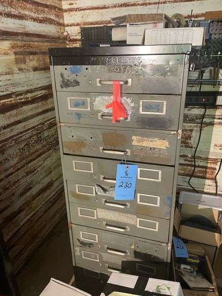 10DRAWER 19"WX25"DX52"H METAL CABINET WITH DOLLY