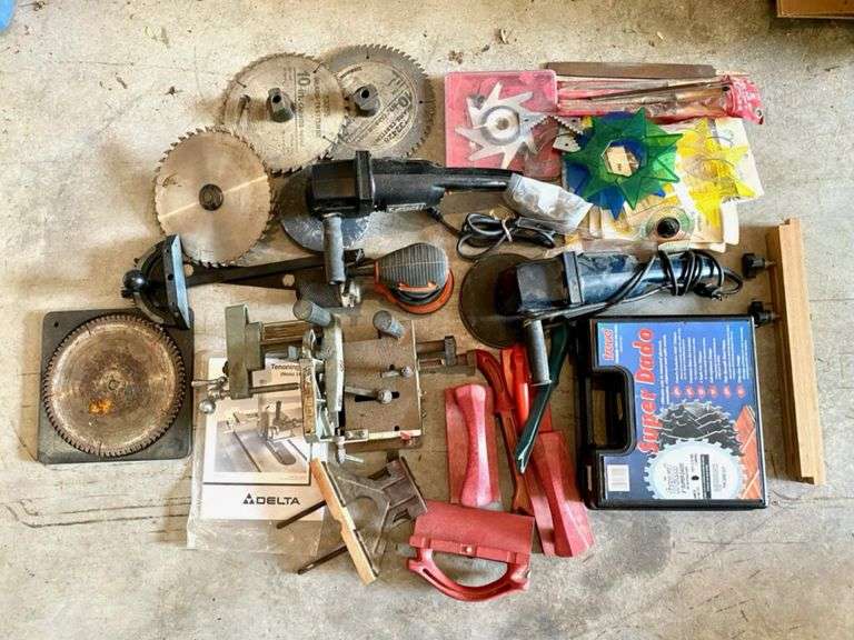 Lot. WOOD WORKING EQUIPMENT