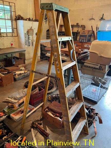 6' STEP LADDER