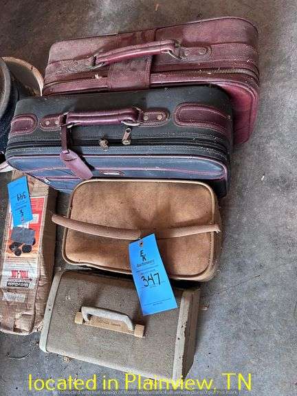 QTY (4) VINTAGE LUGGAGE PIECES