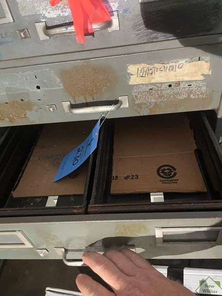 10DRAWER 19"WX25"DX52"H METAL CABINET WITH DOLLY
