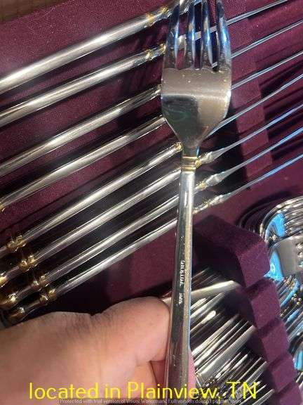 ONIEDA 1310 (8) PLACE SET & CARVEL HALL STAINLESS USA (6) KNIFE SET WITH SERVING FORK & CARVING KNIF