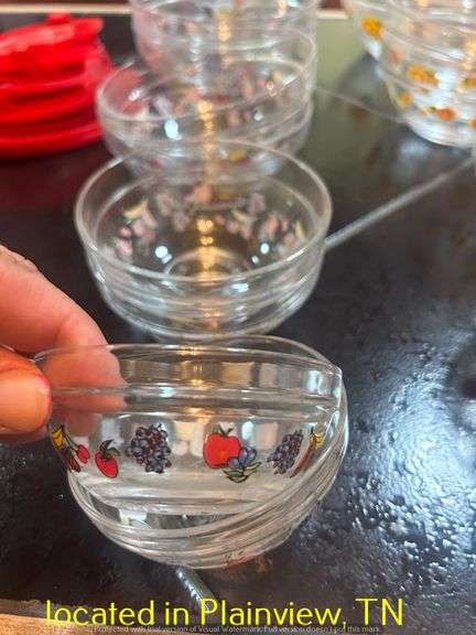 SETS OF GLASS CONTAINERS AND PLASTIC LIDS