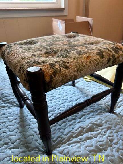 UPHOLSTERED CHAIR 34"H/PADDED STOOL 17.5"H/STOOL 16X14X13