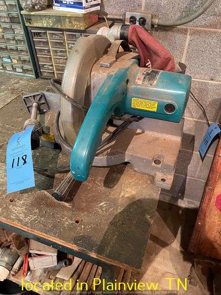 MAKITA 10" MITER SAW--POWERED ON