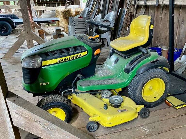 John Deere E180 Lawn Tractor