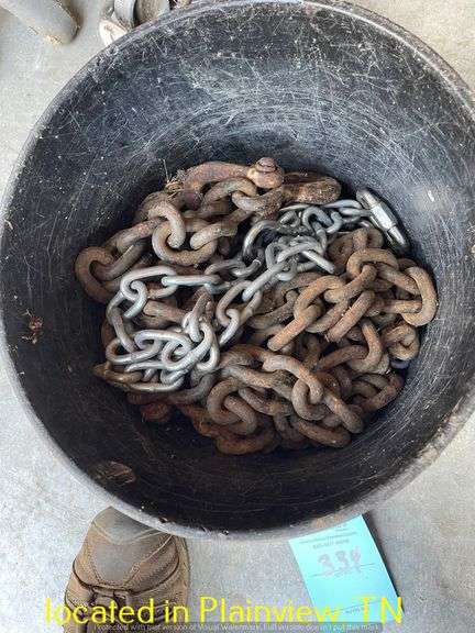 BUCKET OF VARIOUS LENGTH CHAINS