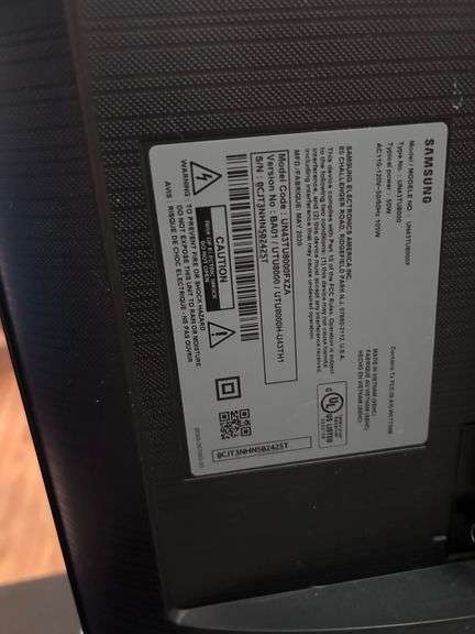 SAMSUNG TV WITH REMOTE-POWERED ON 38X22