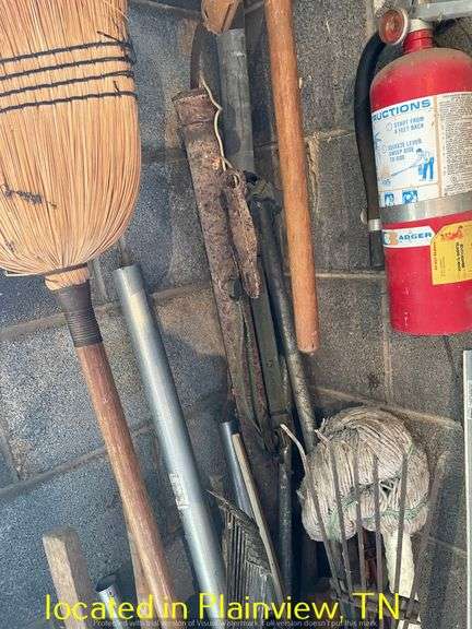 BARREL FUL OF HAND TOOLS