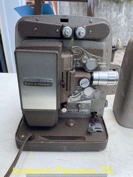 DA-LITE COMET PROJECTOR SCREEN & BELL HOWELL PROJECTOR-OPERATION UNKNOWN