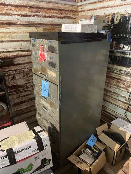 10DRAWER 19"WX25"DX52"H METAL CABINET WITH DOLLY