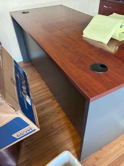 OFFICE DESK 66X29.5X30 AND CHAIR