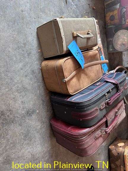QTY (4) VINTAGE LUGGAGE PIECES