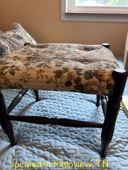 UPHOLSTERED CHAIR 34"H/PADDED STOOL 17.5"H/STOOL 16X14X13